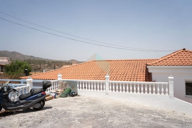 3 soveværelse Villa til salg i El Fronton, San Miguel de Abona med swimmingpool garage - € 420.000 (Ref: 9145256)