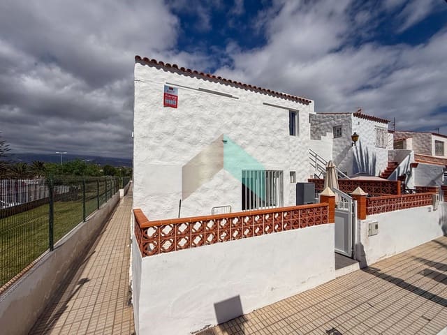 4 bedroom Townhouse for sale in Costa del Silencio, Arona with pool - € 315,000 (Ref: 9349034)