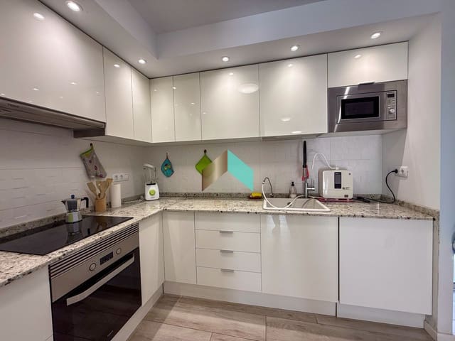 3 slaapkamer Halfvrijstaande villa te koop in Costa del Silencio, Arona met garage - € 376.000 (Ref: 9436807)