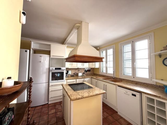 2 chambre Villa/Maison Semi-Mitoyenne à vendre à Arico avec garage - 375 000 € (Ref: 9452728)