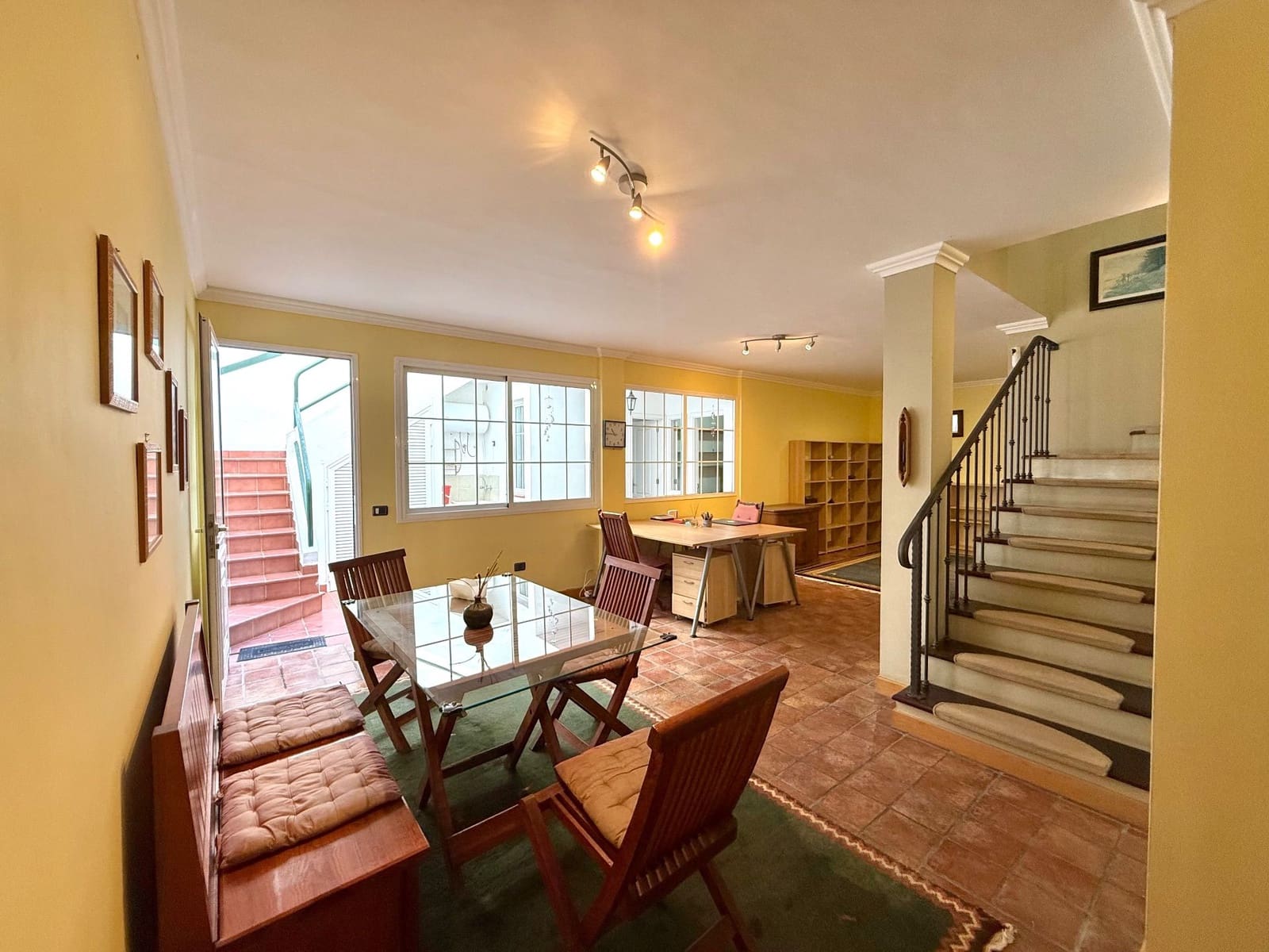 2 makuuhuone Paritalo myytävänä paikassa Arico mukana 
autotalli - 375 000 € (Ref: 9452728)