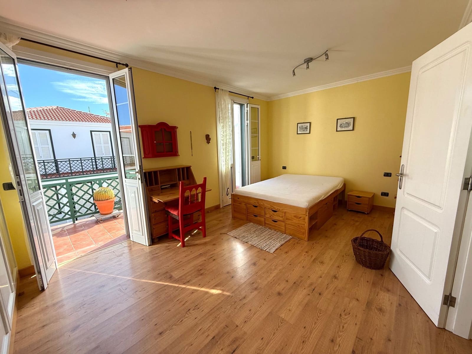 2 makuuhuone Paritalo myytävänä paikassa Arico mukana 
autotalli - 375 000 € (Ref: 9452728)