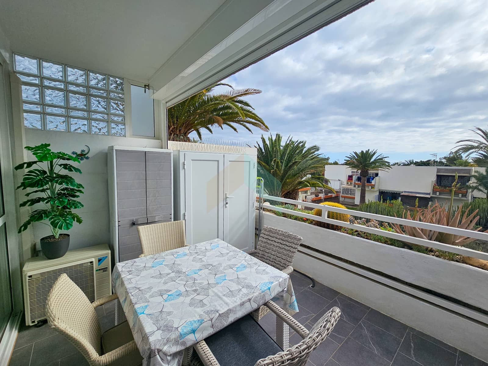 Apartamento de 1 habitación en Costa del Silencio en venta con piscina garaje - 185.000 € (Ref: 9550852)