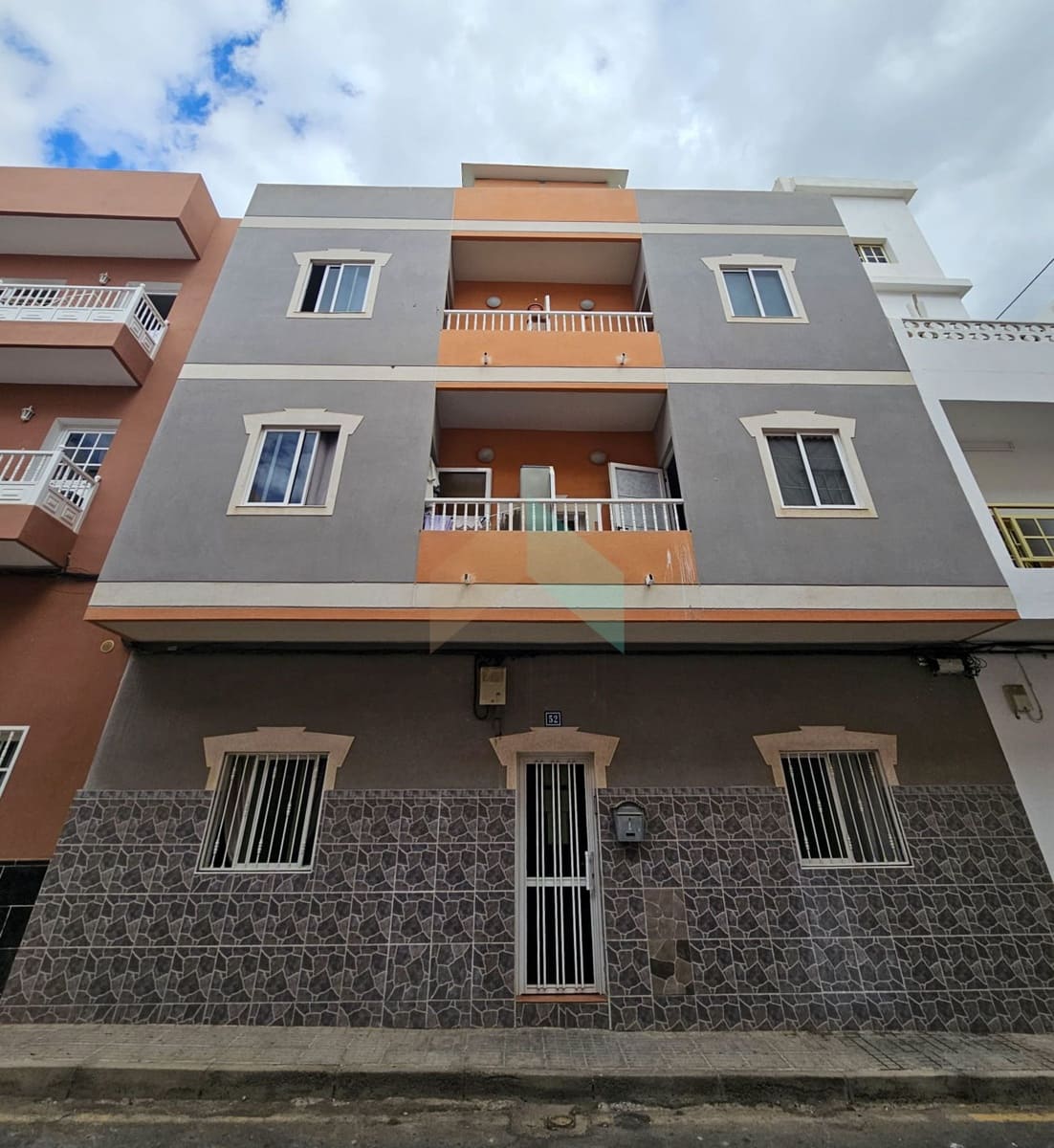 2 slaapkamer Appartement te koop in Arona - € 150.000 (Ref: 9665952)