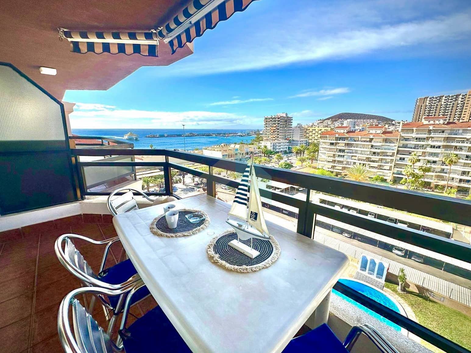 2 quarto Apartamento para venda em Los Cristianos com piscina - 450 000 € (Ref: 9665953)