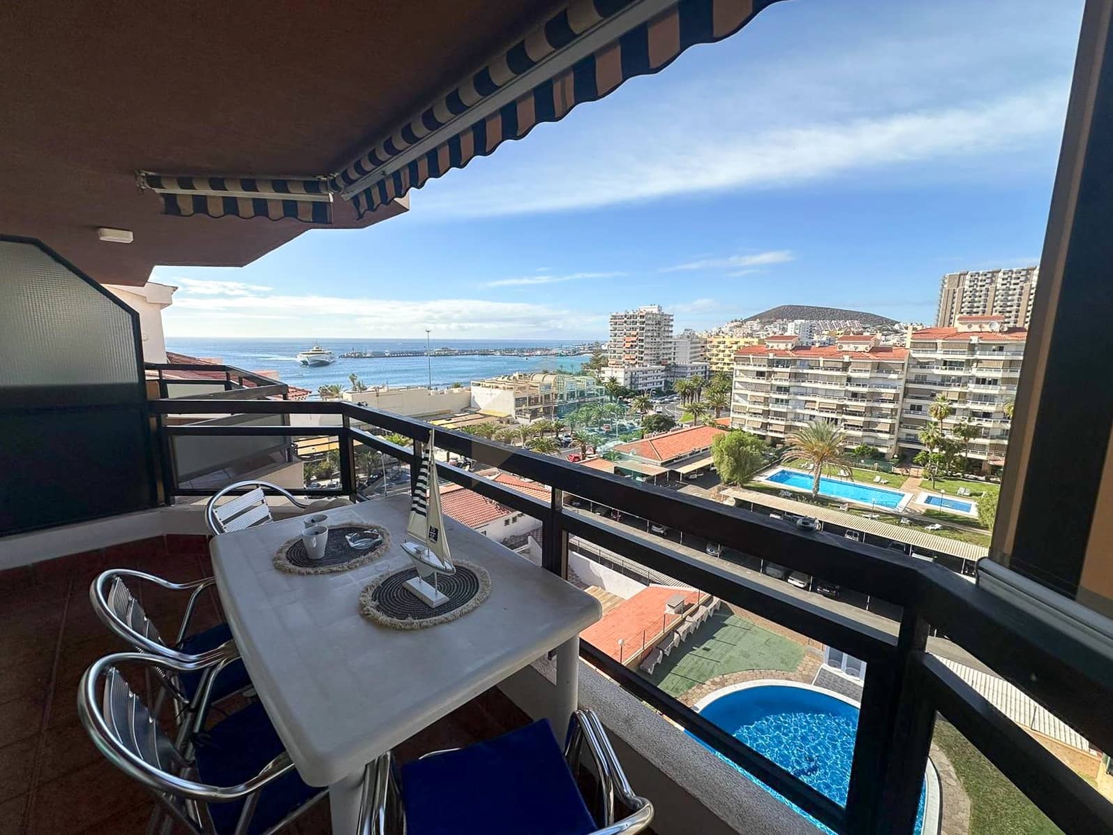 2 quarto Apartamento para venda em Los Cristianos com piscina - 450 000 € (Ref: 9665953)