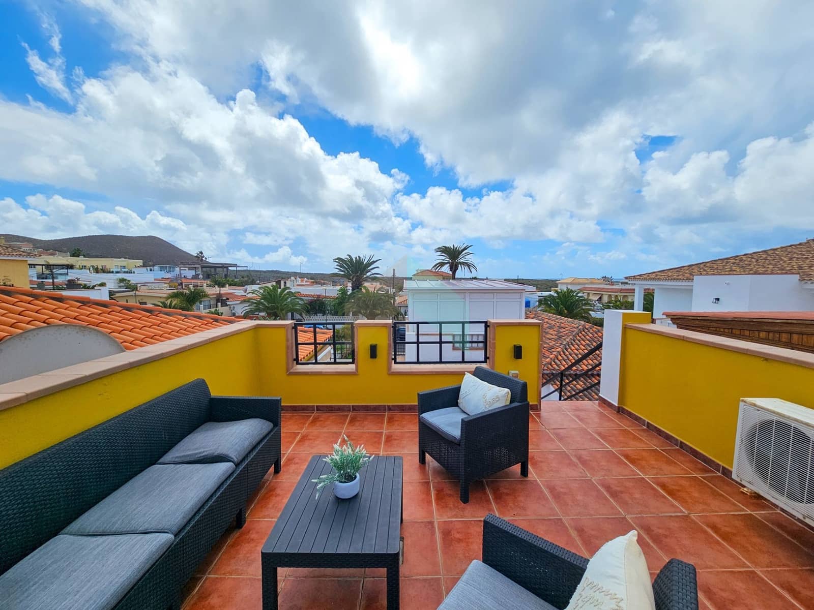 2 slaapkamer Appartement te koop in Palm-Mar met zwembad garage - € 445.000 (Ref: 9738001)