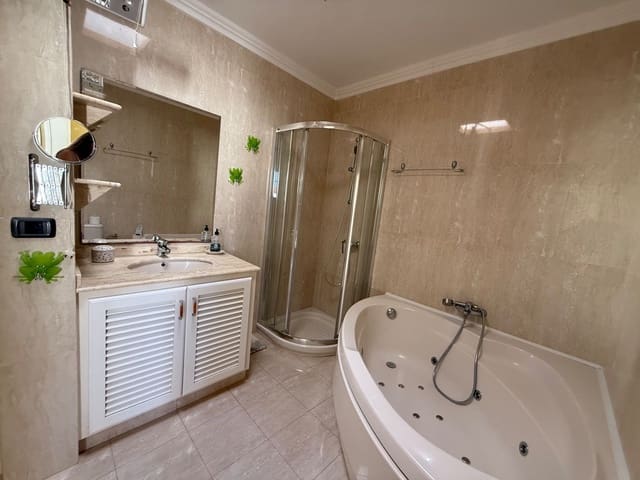 3 slaapkamer Villa te koop in Arico met garage - € 375.000 (Ref: 9787990)