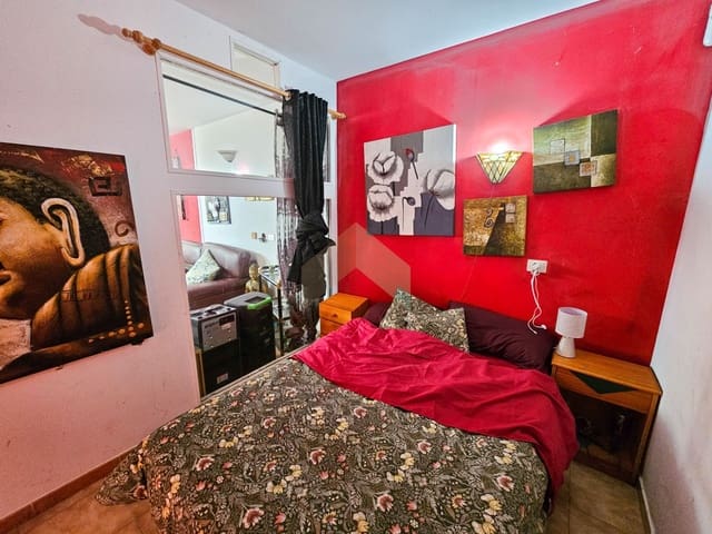 Studio til salgs i Costa del Silencio, Arona med svømmebasseng garasje - € 149 000 (Ref: 9796538)