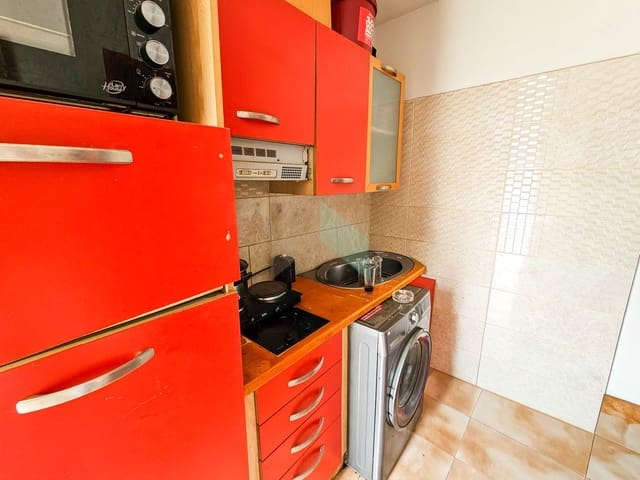 Studio til salgs i Costa del Silencio, Arona med svømmebasseng garasje - € 149 000 (Ref: 9796538)