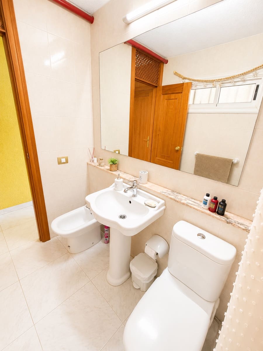 1 bedroom Apartment for sale in Playa de las Americas with pool garage - € 273,000 (Ref: 9828291)