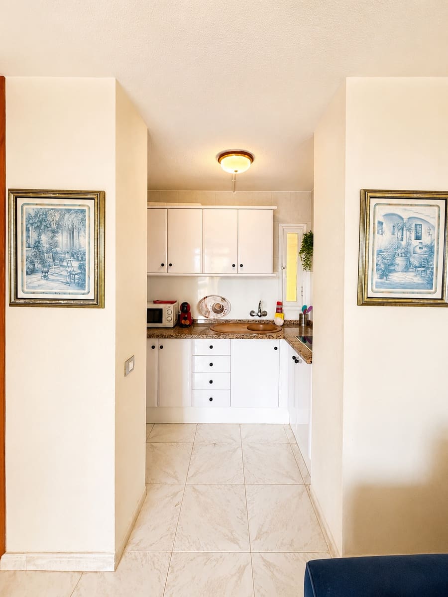 1 bedroom Apartment for sale in Playa de las Americas with pool garage - € 273,000 (Ref: 9828291)