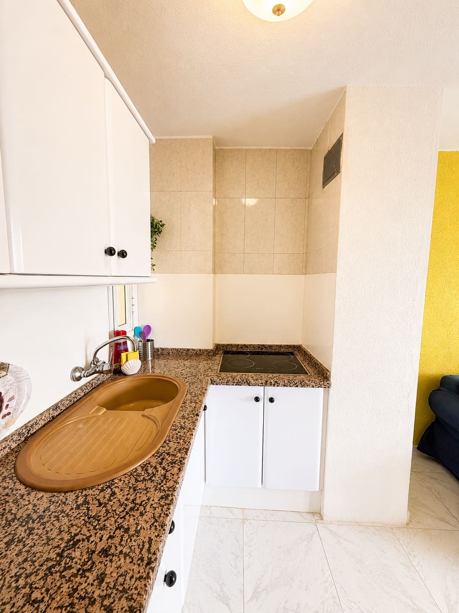 1 bedroom Apartment for sale in Playa de las Americas with pool garage - € 273,000 (Ref: 9828291)