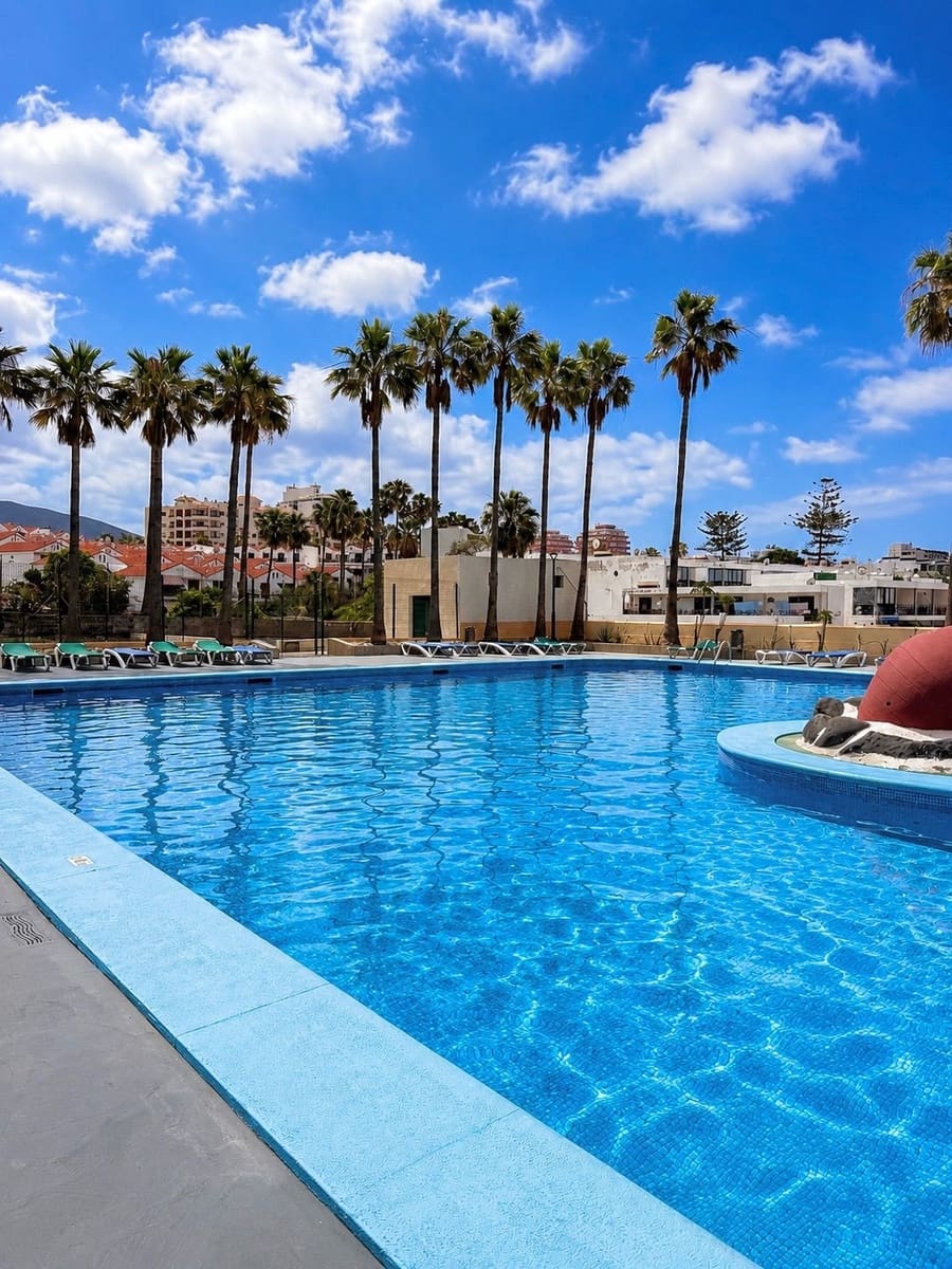 1 bedroom Apartment for sale in Playa de las Americas with pool garage - € 273,000 (Ref: 9828291)