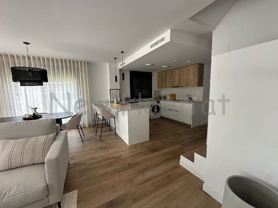 4 camera da letto Villetta Bifamiliare da affittare in Castello de la Plana con garage - 4.000 € (Rif: 9952869)