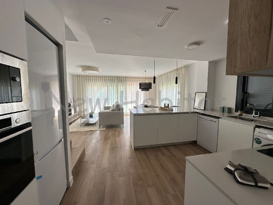 4 camera da letto Villetta Bifamiliare da affittare in Castello de la Plana con garage - 4.000 € (Rif: 9952869)