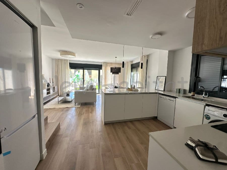 4 camera da letto Villetta Bifamiliare da affittare in Castello de la Plana con garage - 4.000 € (Rif: 9952869)