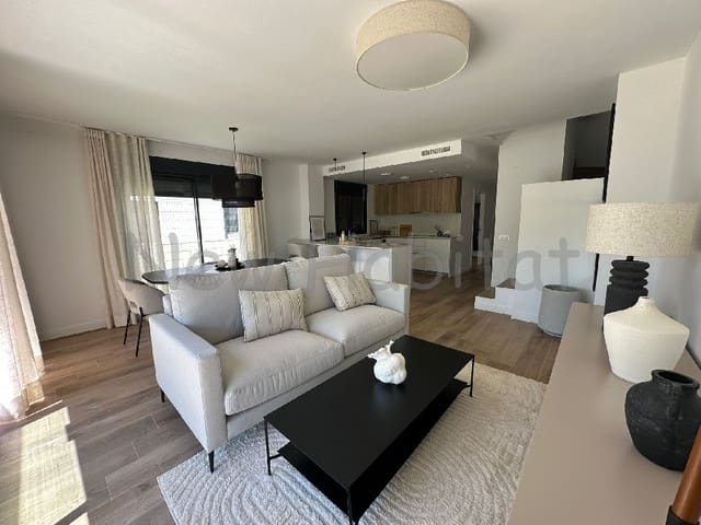 4 bedroom Semi-detached Villa for rent in El Grau de Castelló, Castelló de la Plana with garage - € 4,000 (Ref: 9952869)