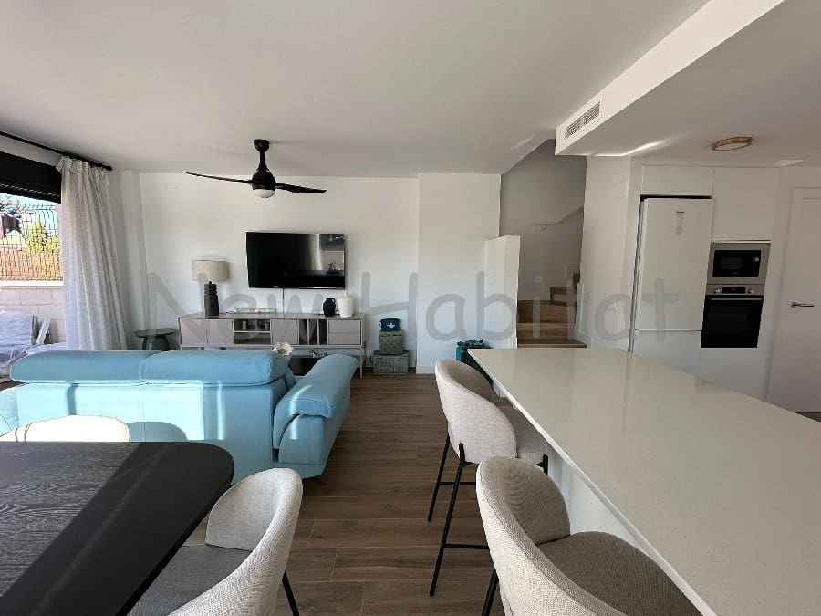 4 soverom Kjedet enebolig til leie i Castello de la Plana med svømmebasseng garasje - € 2 500 (Ref: 9952869)