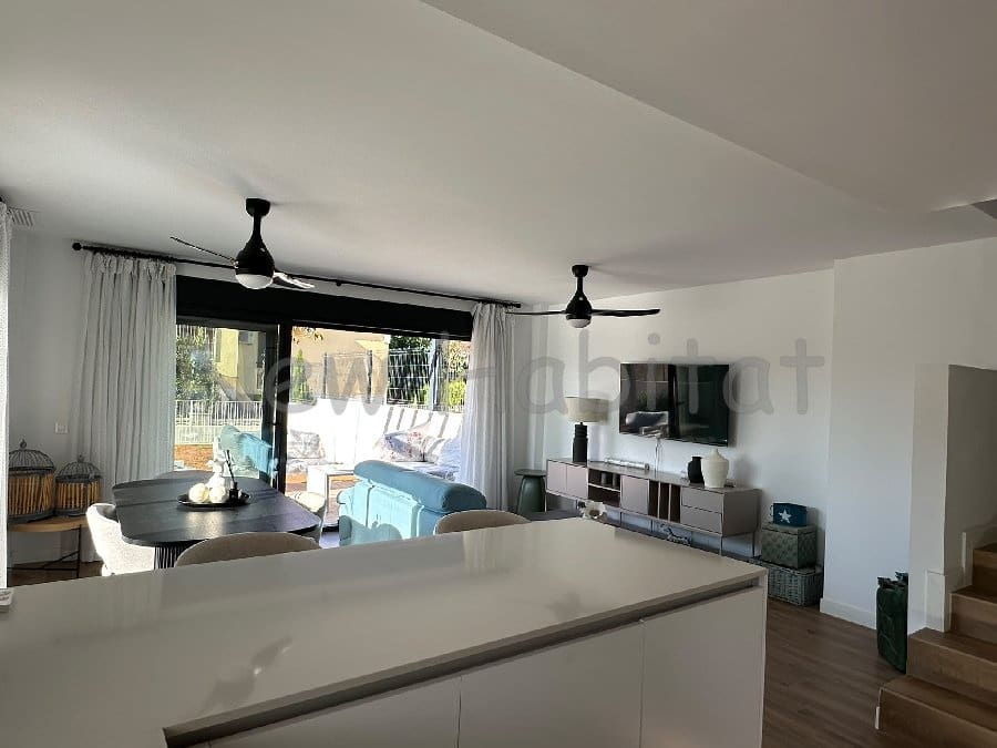 4 soverom Kjedet enebolig til leie i Castello de la Plana med svømmebasseng garasje - € 2 500 (Ref: 9952869)