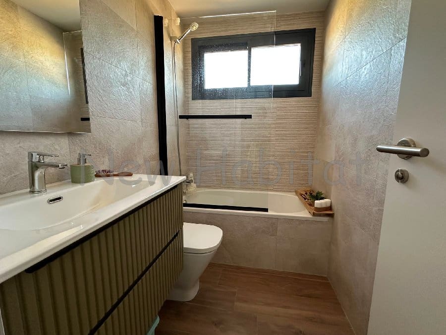 4 soverom Kjedet enebolig til leie i Castello de la Plana med svømmebasseng garasje - € 2 500 (Ref: 9952869)