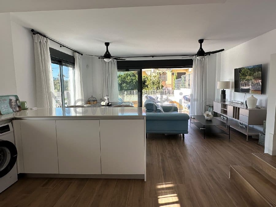 4 soverom Kjedet enebolig til leie i Castello de la Plana med svømmebasseng garasje - € 2 500 (Ref: 9952869)