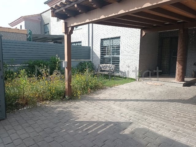 4 soverom Rekkehus til salgs i Sur, Castelló de la Plana med svømmebasseng - € 557 000 (Ref: 9956654)