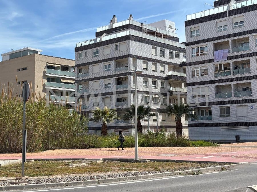 3 bedroom Flat for sale in Castello de la Plana with garage - € 230,000 (Ref: 9958701)
