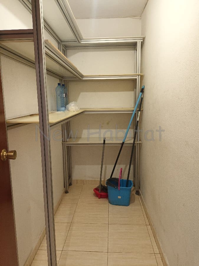 4 bedroom Flat for sale in Castello de la Plana with garage - € 169,000 (Ref: 9961082)