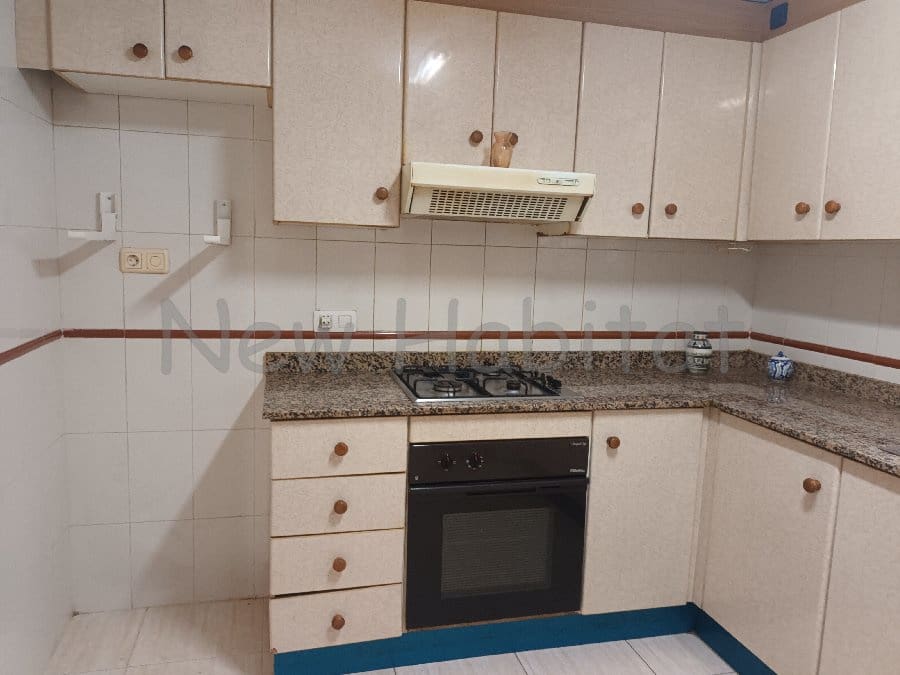 4 bedroom Flat for sale in Castello de la Plana with garage - € 169,000 (Ref: 9961082)