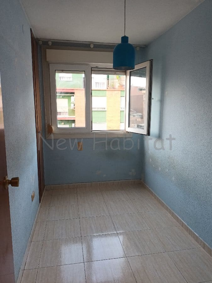 4 bedroom Flat for sale in Castello de la Plana with garage - € 169,000 (Ref: 9961082)