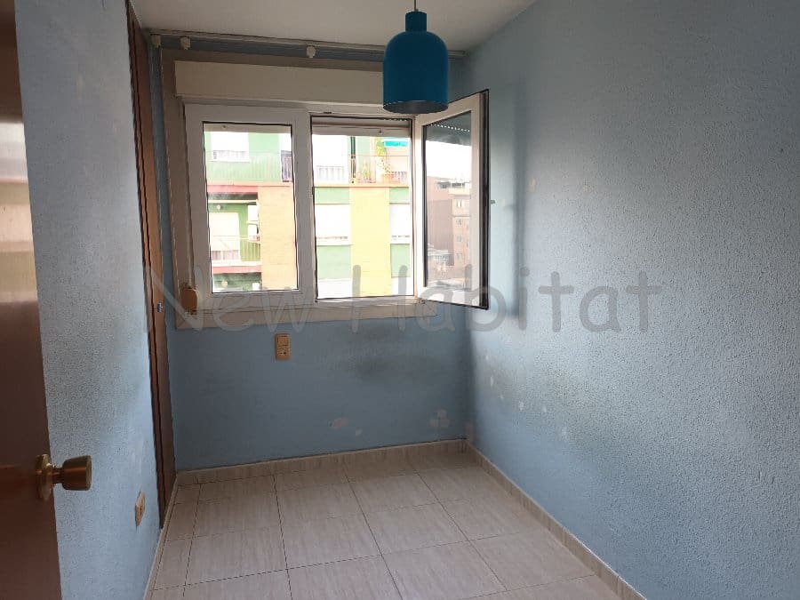 4 bedroom Flat for sale in Castello de la Plana with garage - € 169,000 (Ref: 9961082)