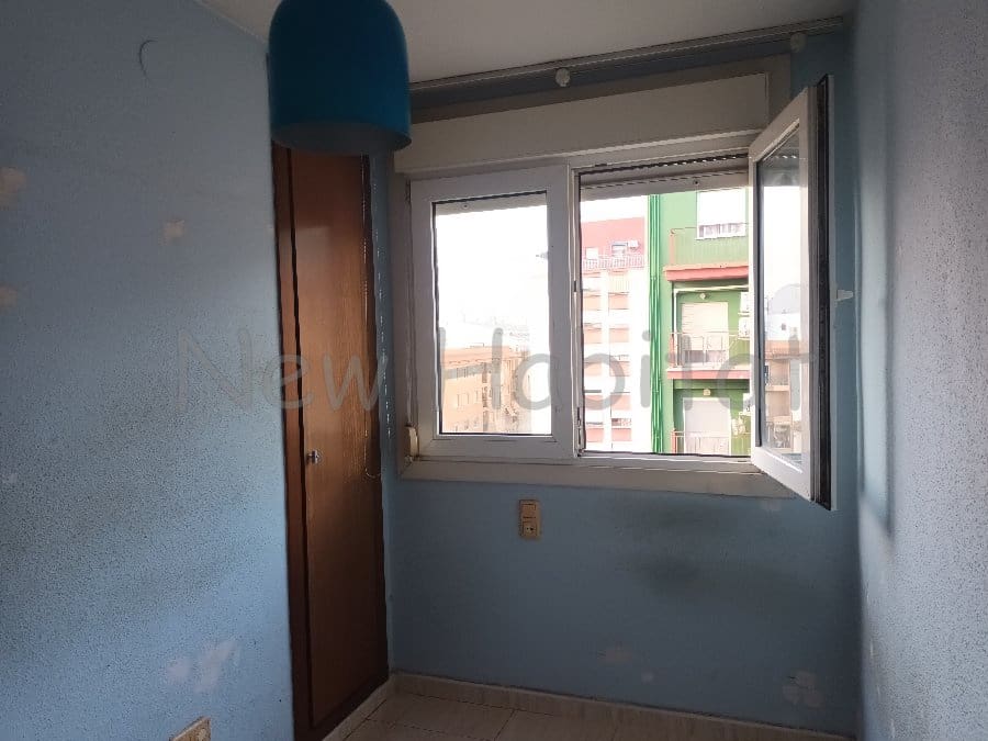 4 bedroom Flat for sale in Castello de la Plana with garage - € 169,000 (Ref: 9961082)