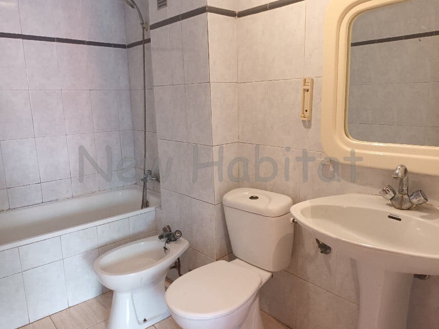 4 bedroom Flat for sale in Castello de la Plana with garage - € 169,000 (Ref: 9961082)