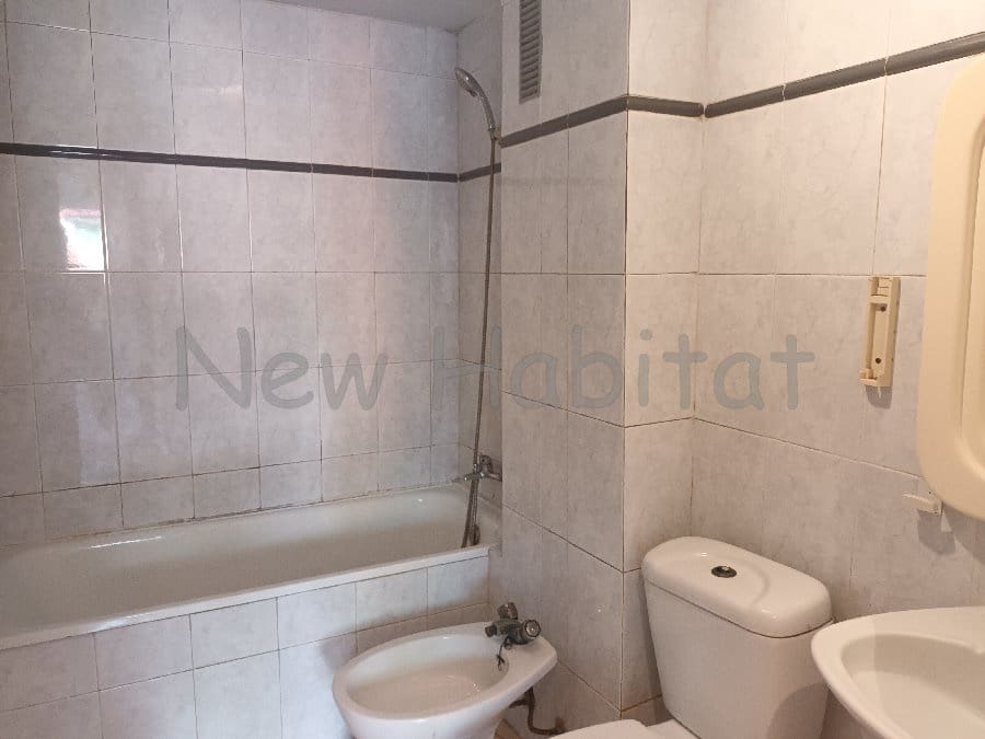 4 bedroom Flat for sale in Castello de la Plana with garage - € 169,000 (Ref: 9961082)