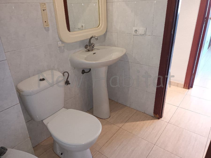 4 bedroom Flat for sale in Castello de la Plana with garage - € 169,000 (Ref: 9961082)