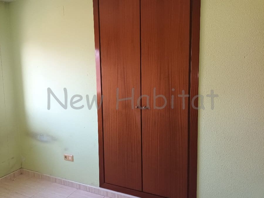 4 bedroom Flat for sale in Castello de la Plana with garage - € 169,000 (Ref: 9961082)