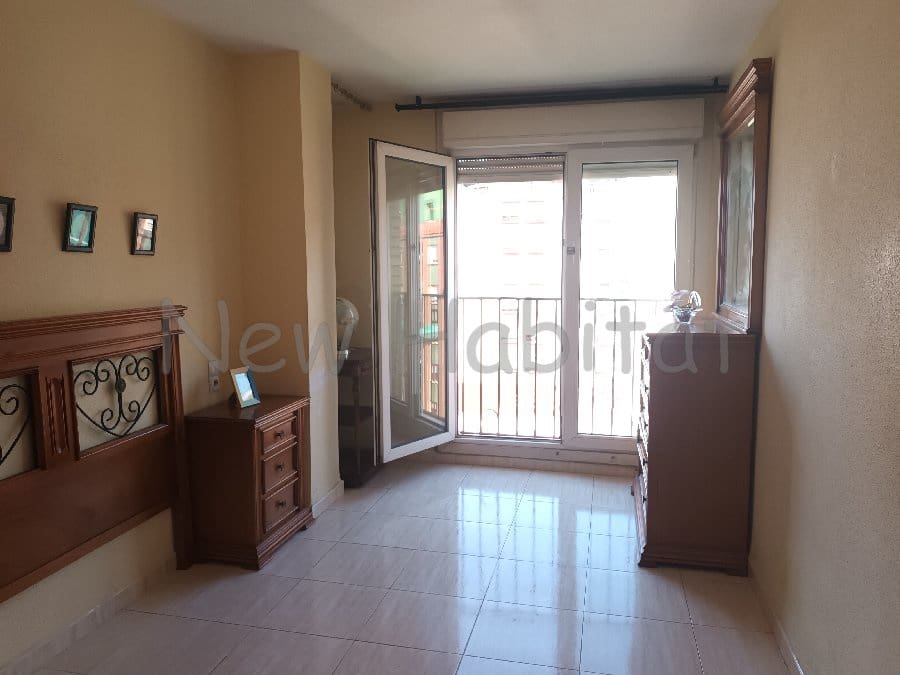 4 bedroom Flat for sale in Castello de la Plana with garage - € 169,000 (Ref: 9961082)