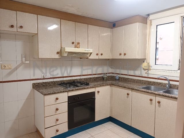 4 soveværelse Lejlighed til salg i Sur, Castelló de la Plana med garage - € 169.000 (Ref: 9961082)