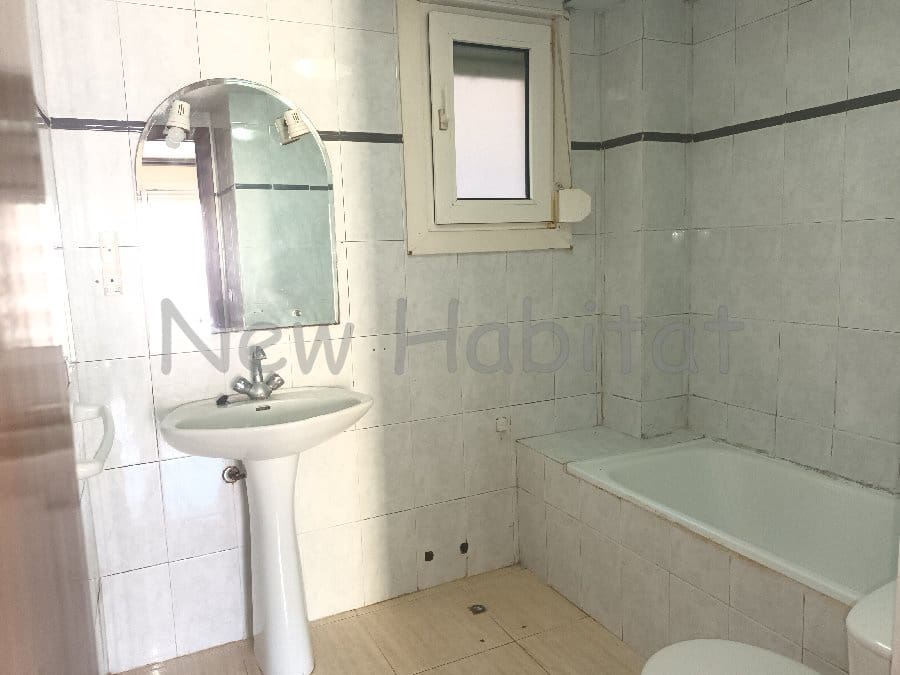4 bedroom Flat for sale in Castello de la Plana with garage - € 169,000 (Ref: 9961082)