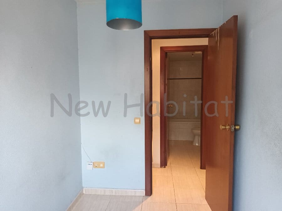 4 bedroom Flat for sale in Castello de la Plana with garage - € 169,000 (Ref: 9961082)