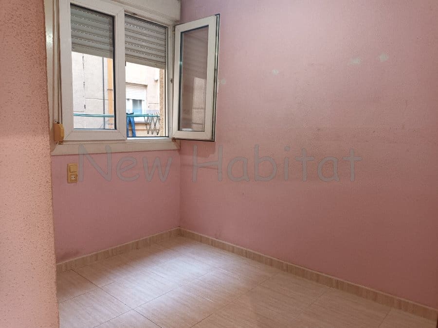 4 bedroom Flat for sale in Castello de la Plana with garage - € 169,000 (Ref: 9961082)