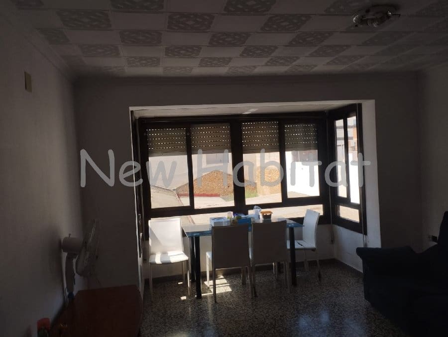 4 bedroom Flat for sale in Almassora / Almazora - € 109,000 (Ref: 9961693)