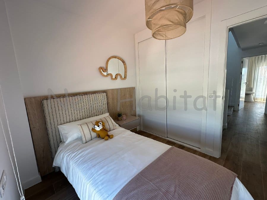 4 soverom Kjedet enebolig til salgs i Castello de la Plana med garasje - € 570 000 (Ref: 9965596)