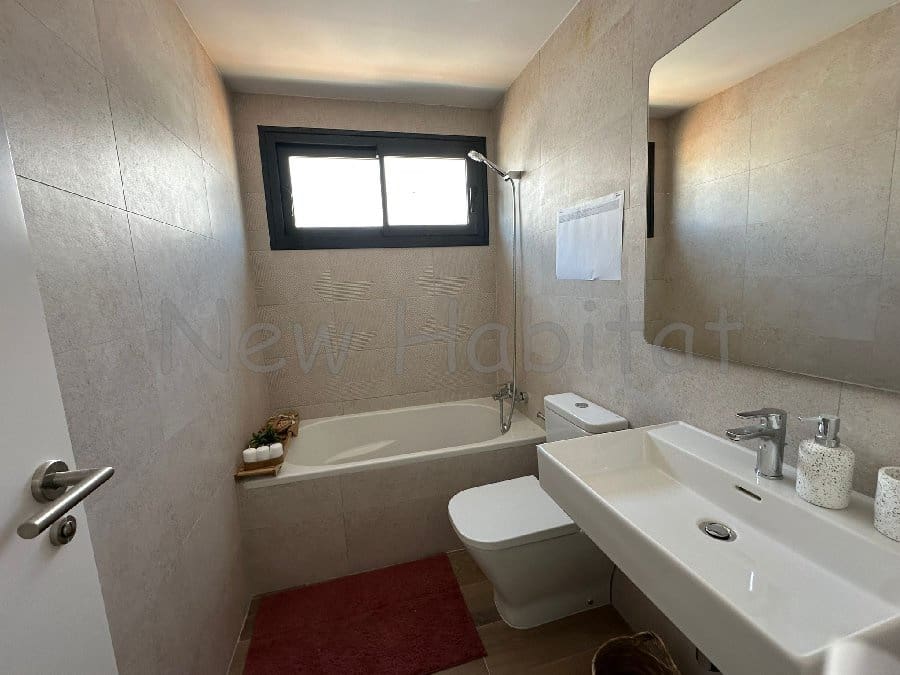 4 soverom Kjedet enebolig til salgs i Castello de la Plana med garasje - € 570 000 (Ref: 9965596)