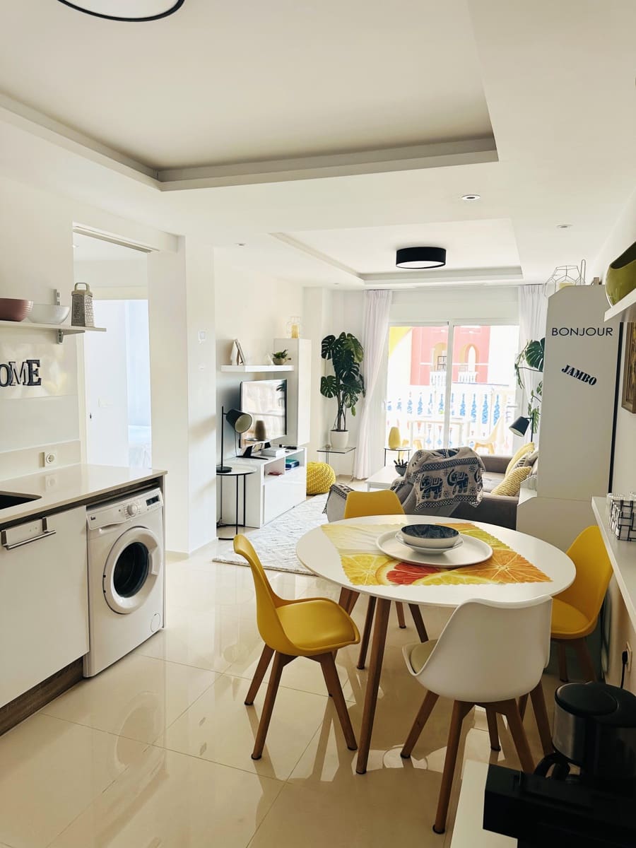 2 soverom Leilighet til salgs i Los Alcazares med svømmebasseng garasje - € 229 000 (Ref: 9324563)