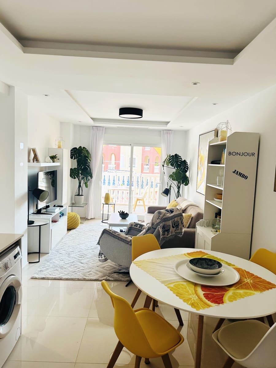 2 soverom Leilighet til salgs i Los Alcazares med svømmebasseng garasje - € 229 000 (Ref: 9324563)