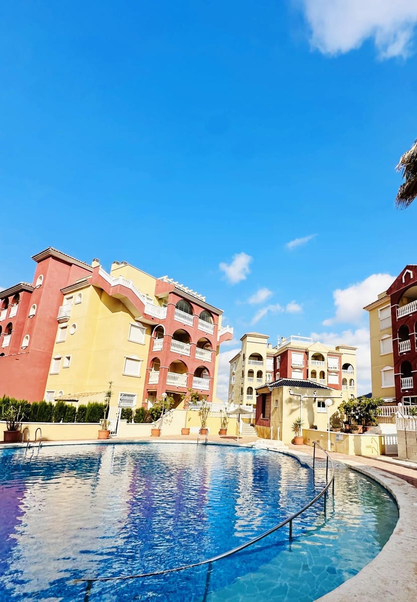 2 soverom Leilighet til salgs i Los Alcazares med svømmebasseng garasje - € 229 000 (Ref: 9324563)