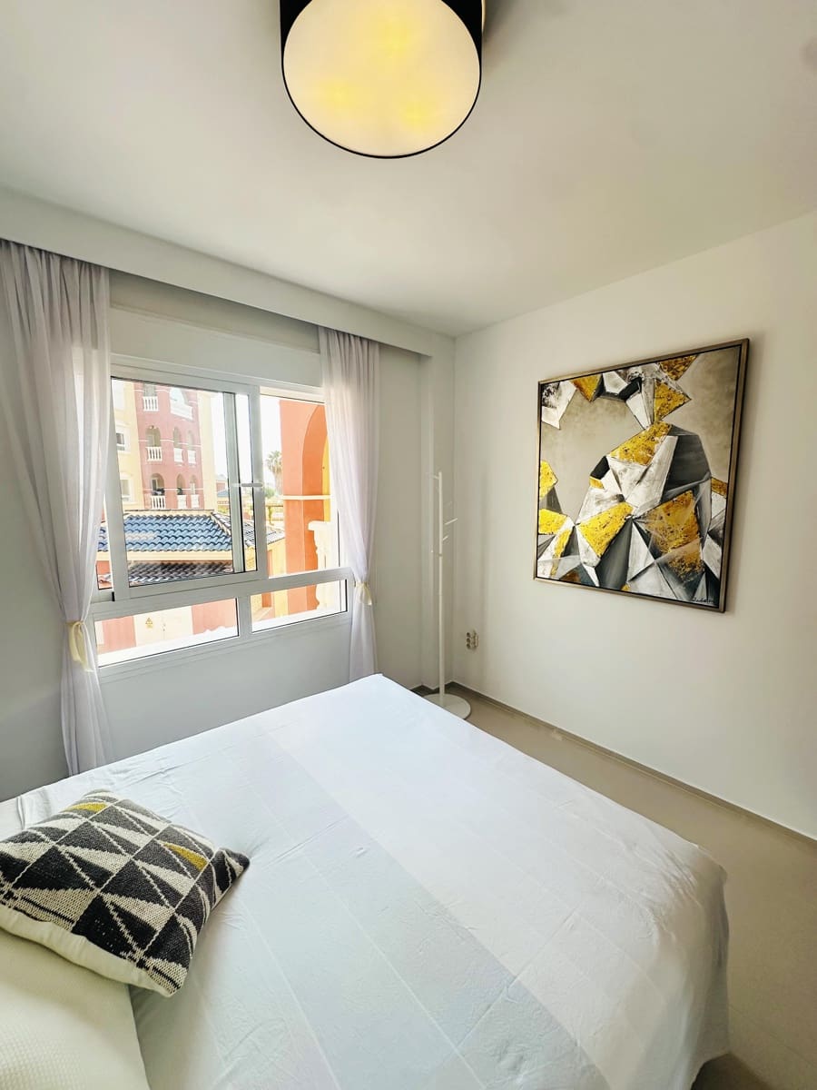 2 soverom Leilighet til salgs i Los Alcazares med svømmebasseng garasje - € 229 000 (Ref: 9324563)