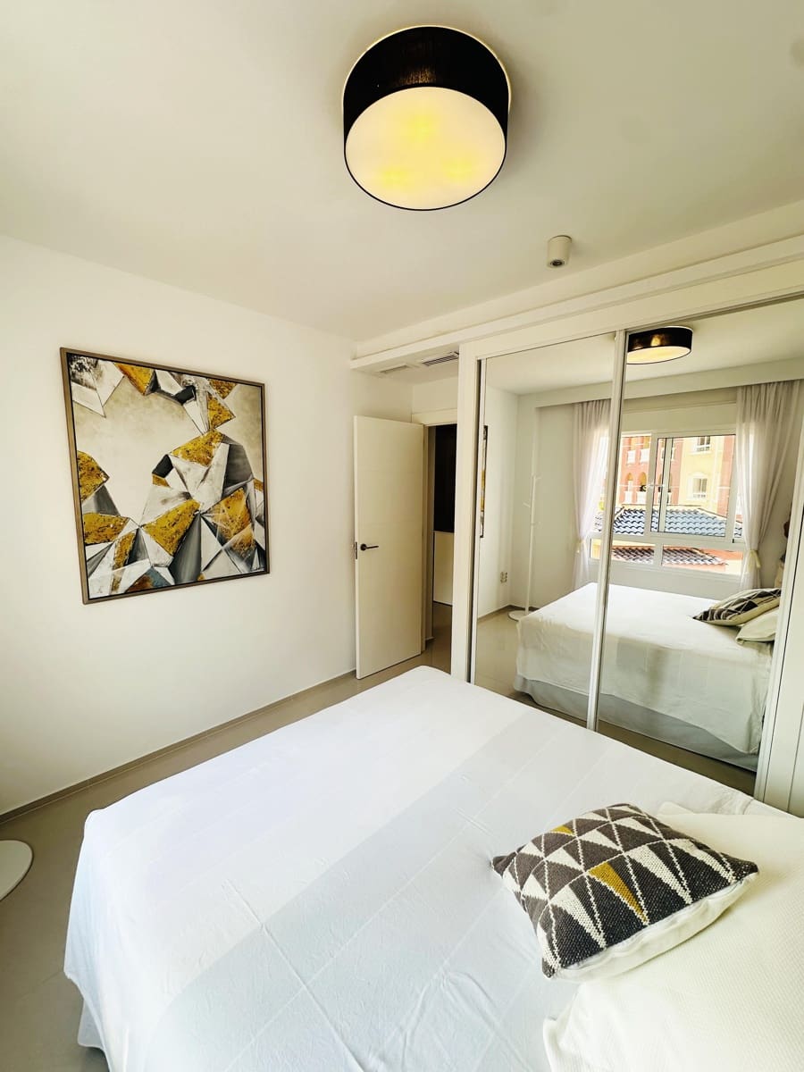 2 soverom Leilighet til salgs i Los Alcazares med svømmebasseng garasje - € 229 000 (Ref: 9324563)